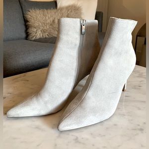 Steven by Steve Madden Light Gray Suede Heel Ankle Boots Womens Size 7.5